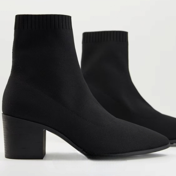 ASOS DESIGN  Heeled Chelsea Boot In Ribbed Black Knit Size 8 - Picture 1 of 10
